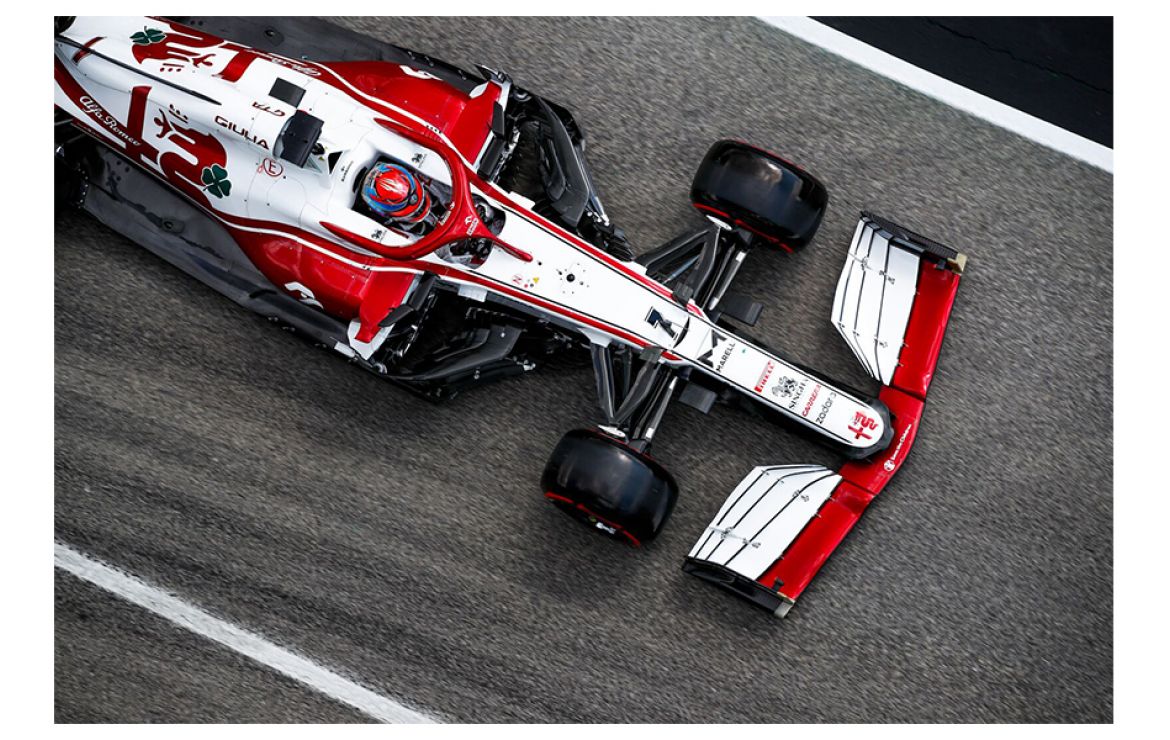 Foto di una monoposto rossa vista dall’alto